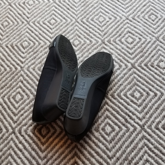 Life Stride low wedge heels, NWOT - Picture 4 of 5